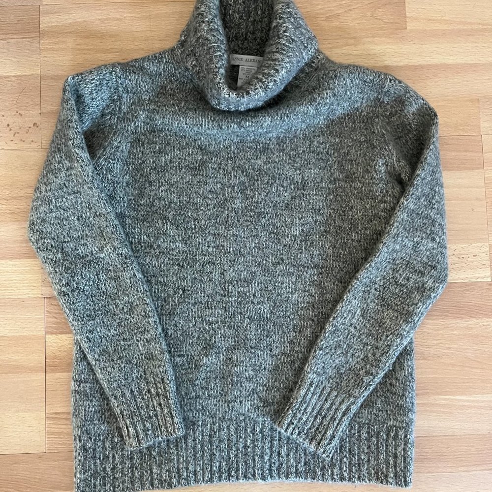 Annie Alexander Turtle neck